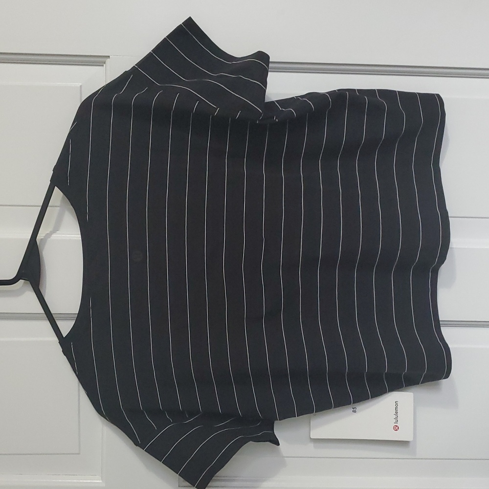 NWT lululemon Cates Tee Sz 4,6 Black/White Stripe - Picture 2 of 3